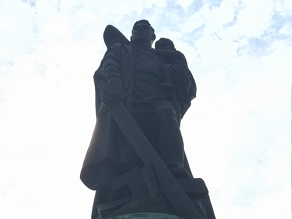 Памятник Воину-Освободителю в Трептов-парке
