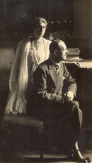 Августейшие супруги в год серебряной свадьбы. Кер Аргонид, 1930