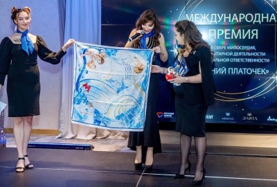 2022-11-01 Светлейшая Княгиня Виктория Романовна получила премию «Синий платочек»